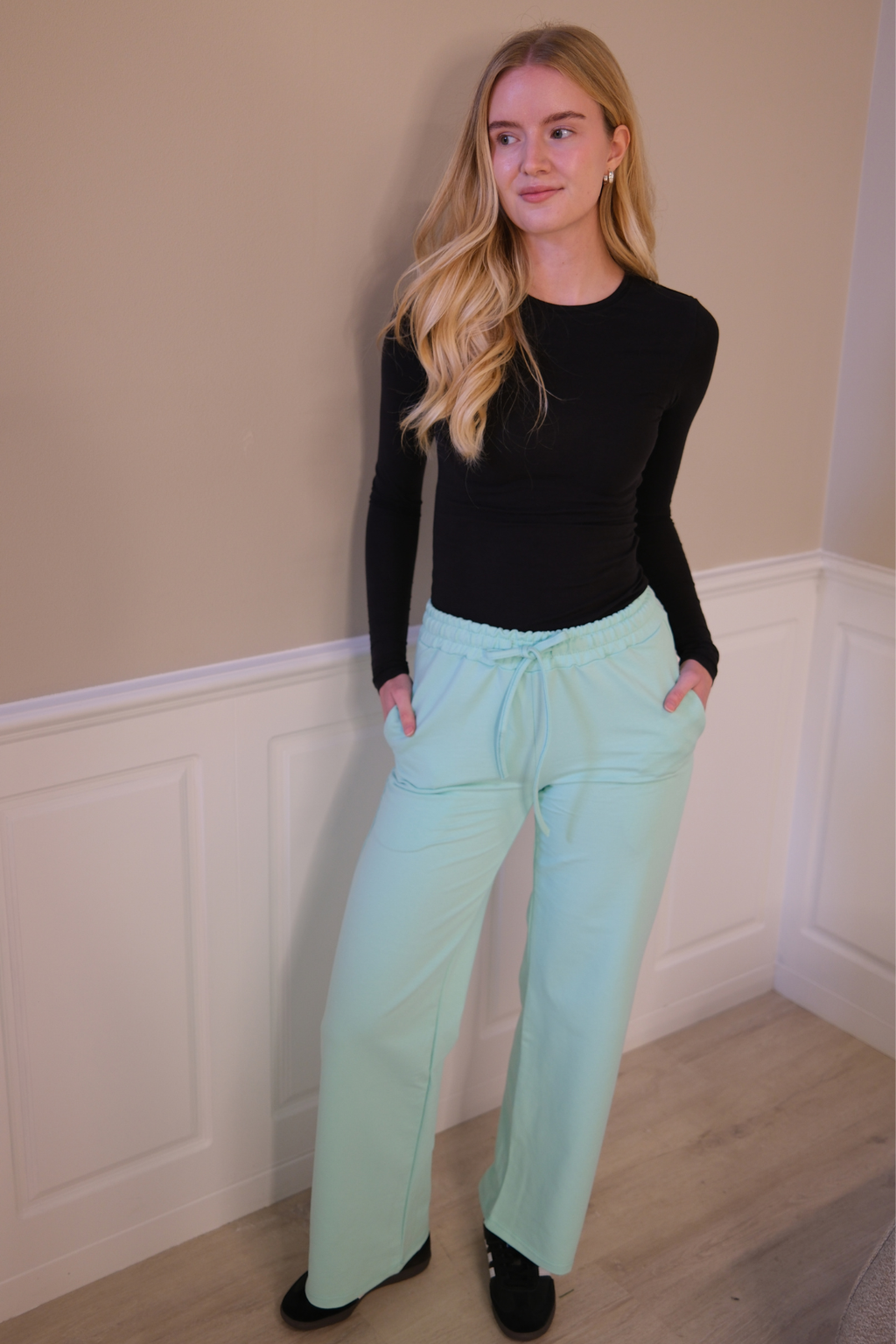 Pantalon de survêtement large - vert poussiéreux