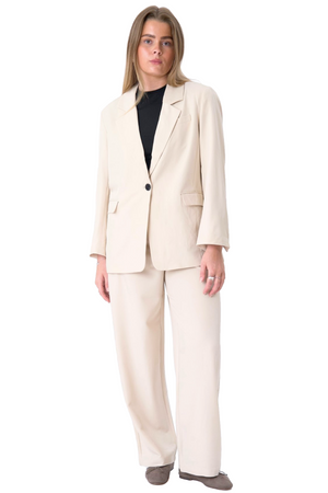 Costume surdimensionné (beige) - Forme de package
