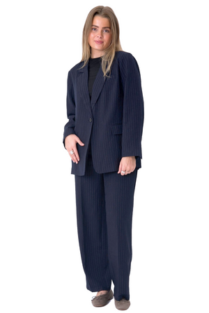 Costume surdimensionné (Navy Pinstripe) - Forme de package