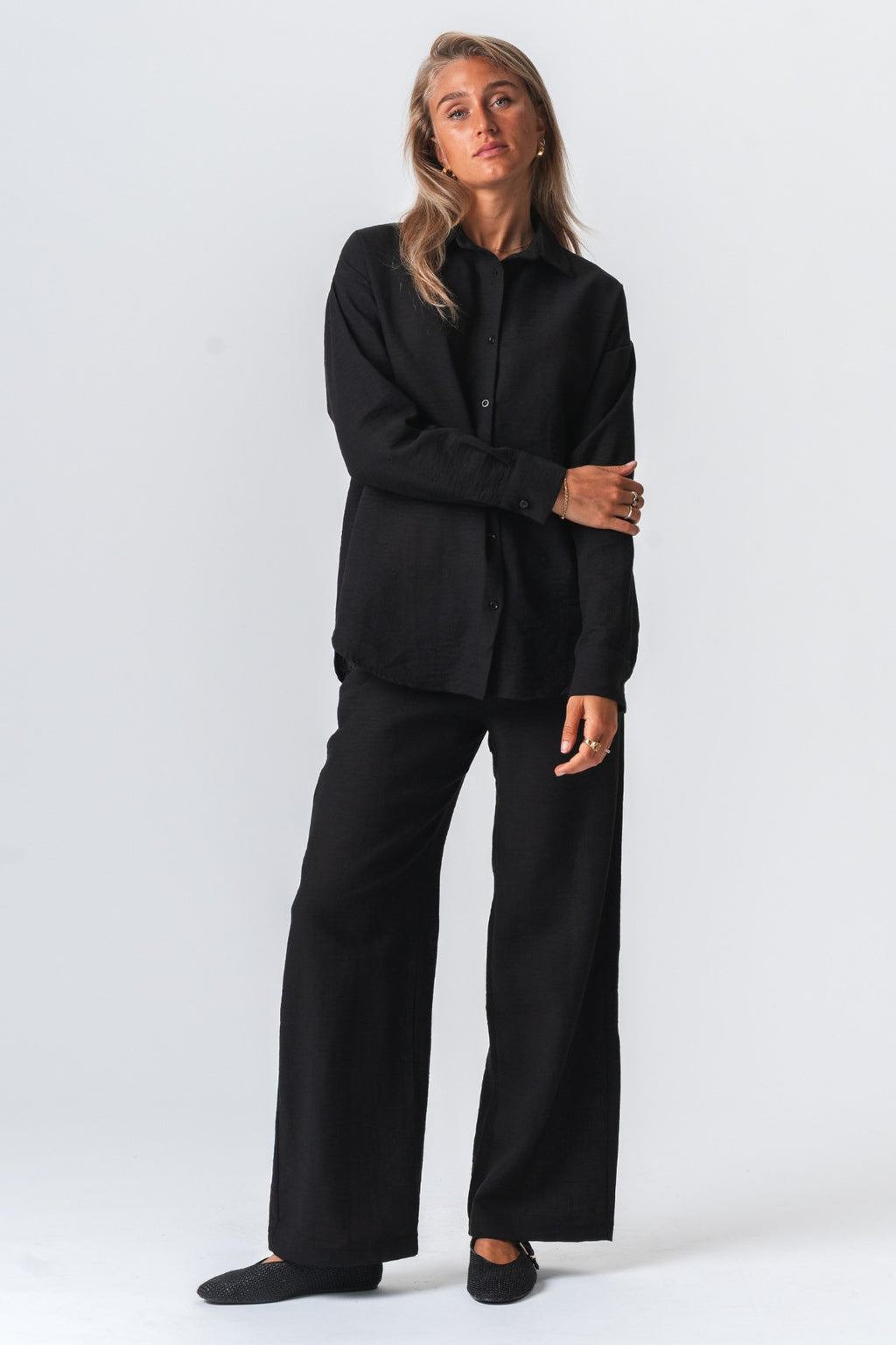 Lilly Pants + Lilly Shirt (noir) - Forme de package