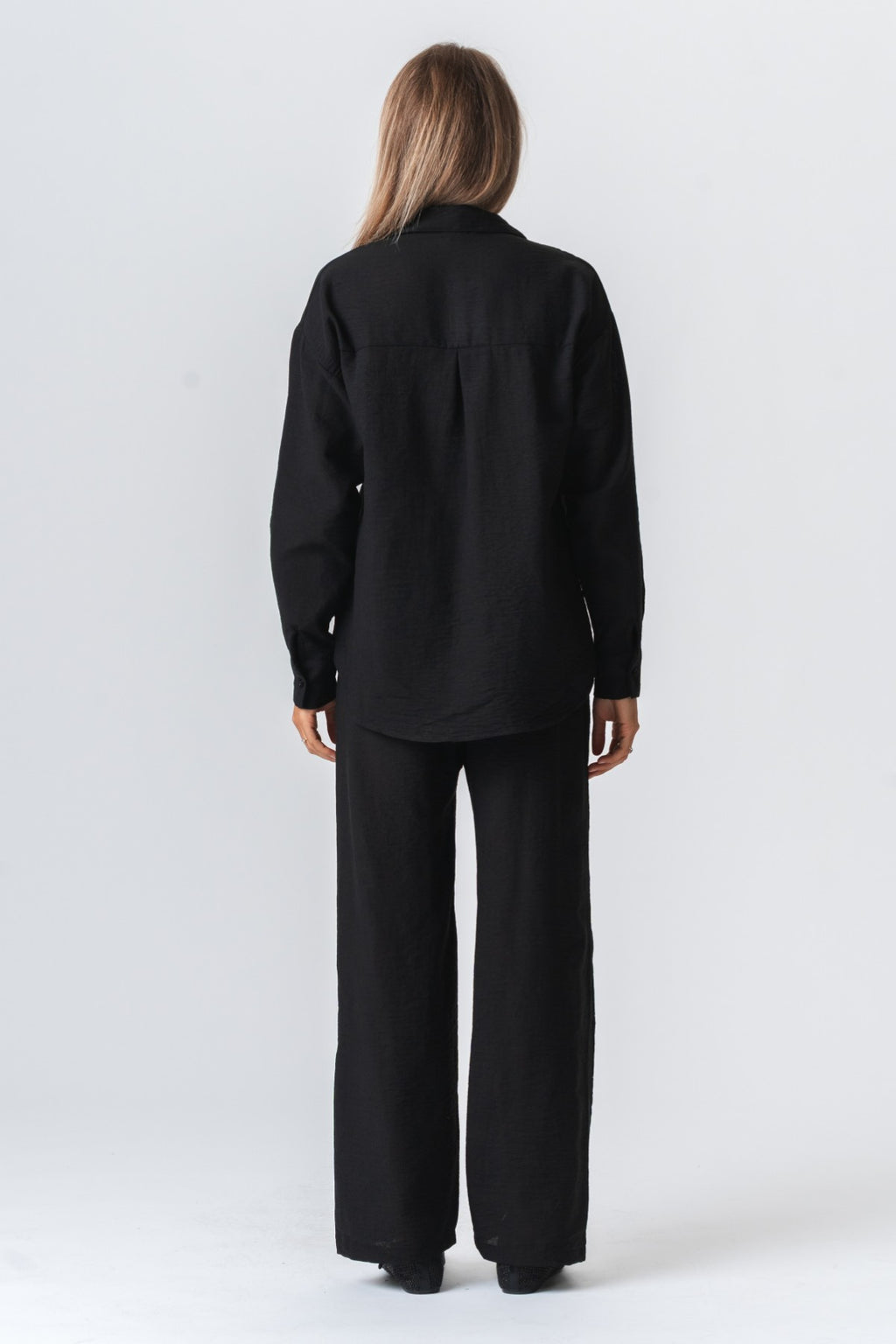 Lilly Pants + Lilly Shirt (noir) - Forme de package