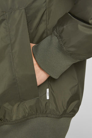 Veste de bombardier en argile - nuit forestière