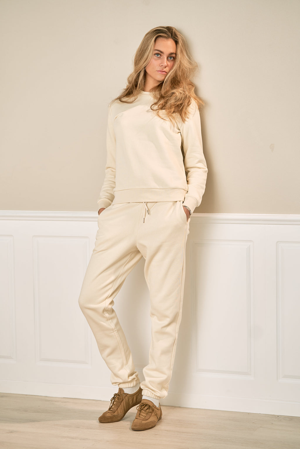 Basic SweetSuit avec sweat à capuche (beige léger) - Forme de package (femmes)