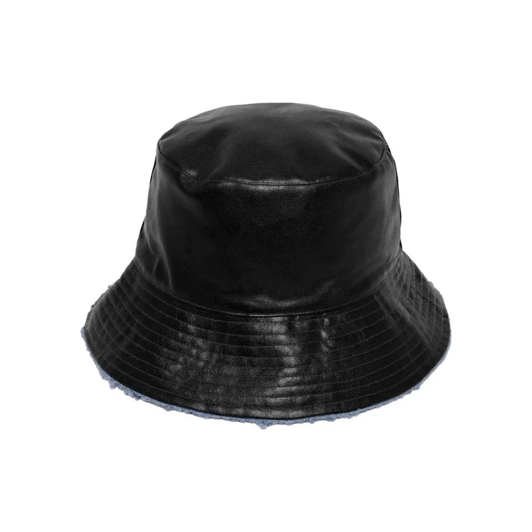 10. Le chapeau Bucket infroissable