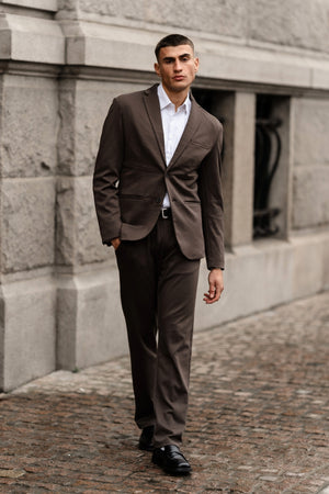 The Original Performance Suit Regular Fit – (Dark Brown)