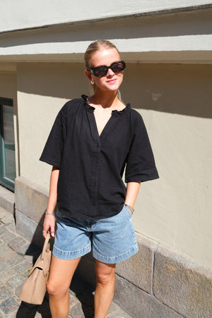 Linn Frill Top - Black
