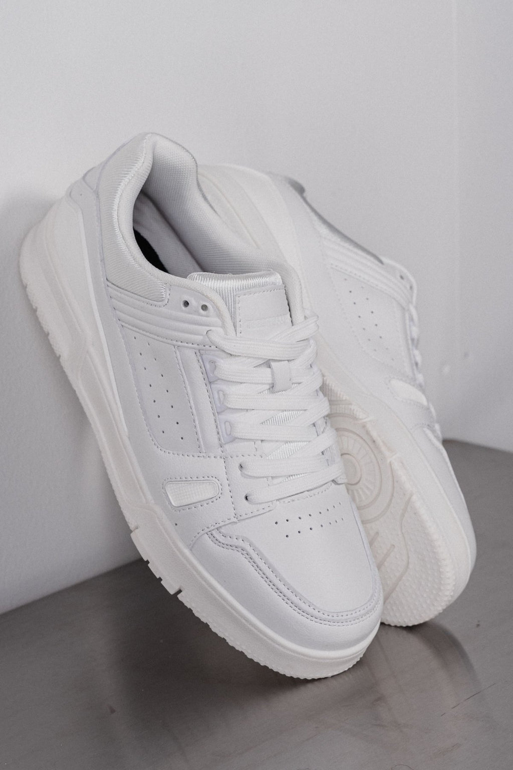 Classic Sneaker - White