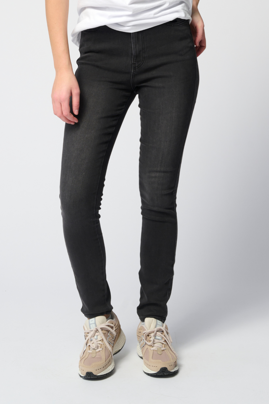 Le jean skinny de performance original - denim noir lavé
