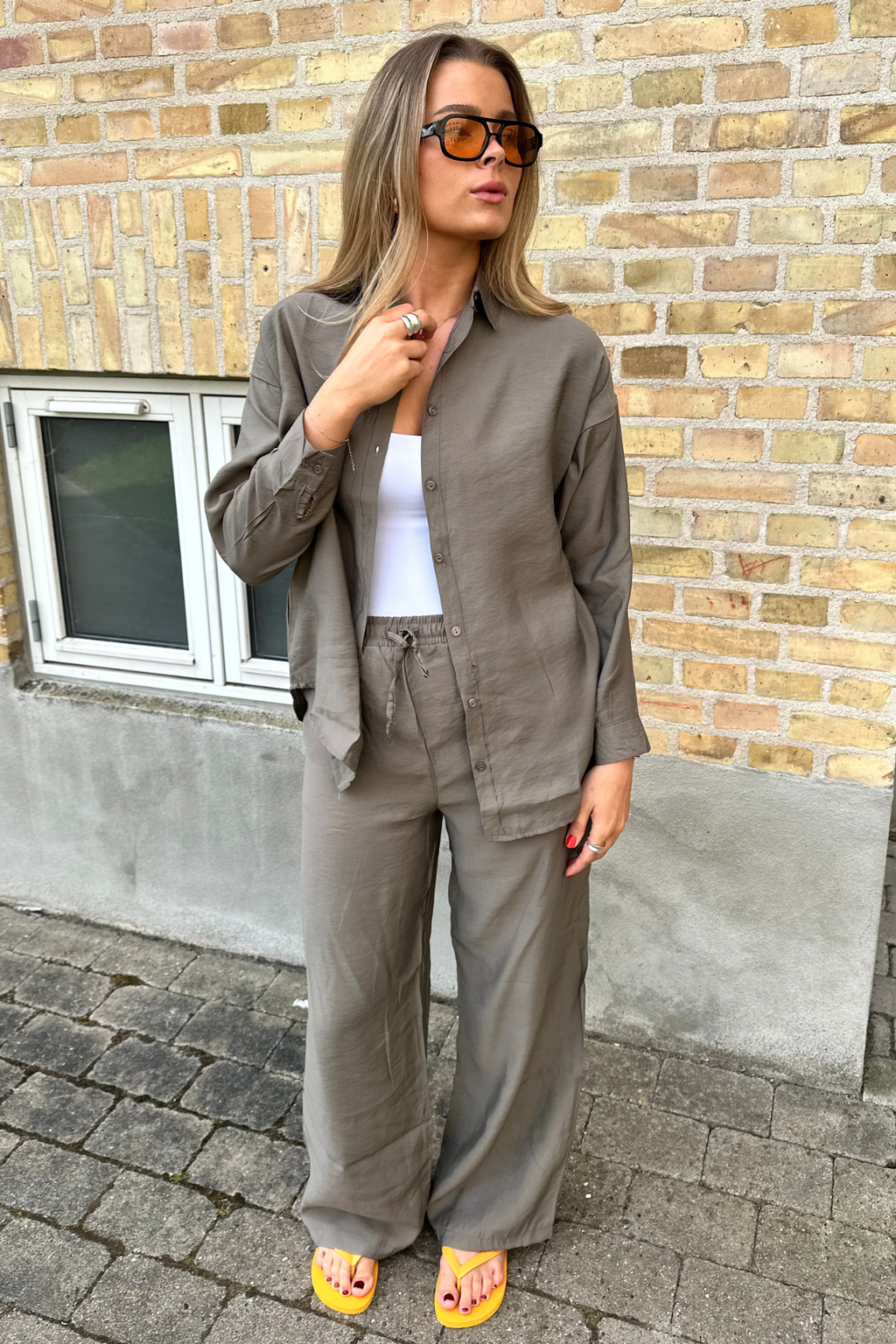 Mia Pants + Chemise MIA (kaki) - Forme de package