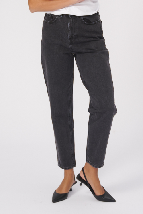 De Originale Performance Mom Jeans - Washed Black Denim - TeeShoppen - Sort