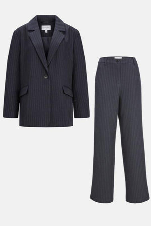 Costume surdimensionné (Navy Pinstripe) - Forme de package