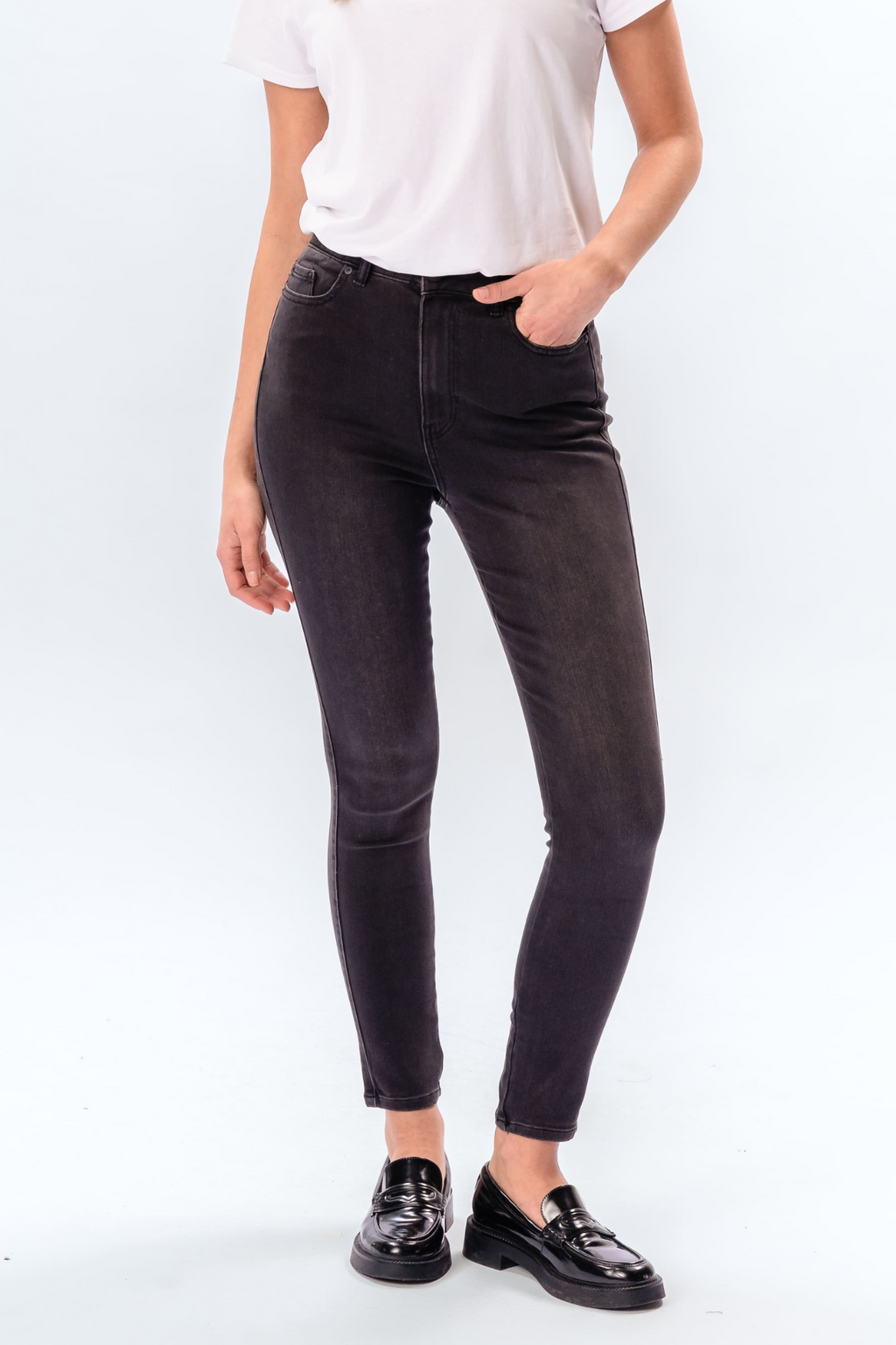 Le jean skinny de performance original - denim noir lavé