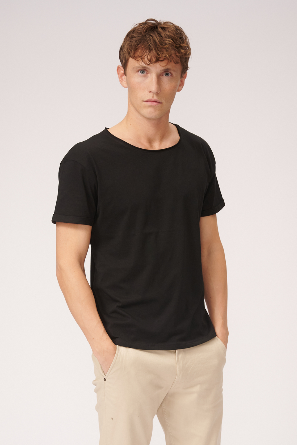 Deep Neck T-shirt - Black