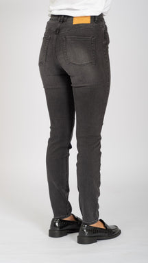 Le jean skinny de performance original - denim noir lavé